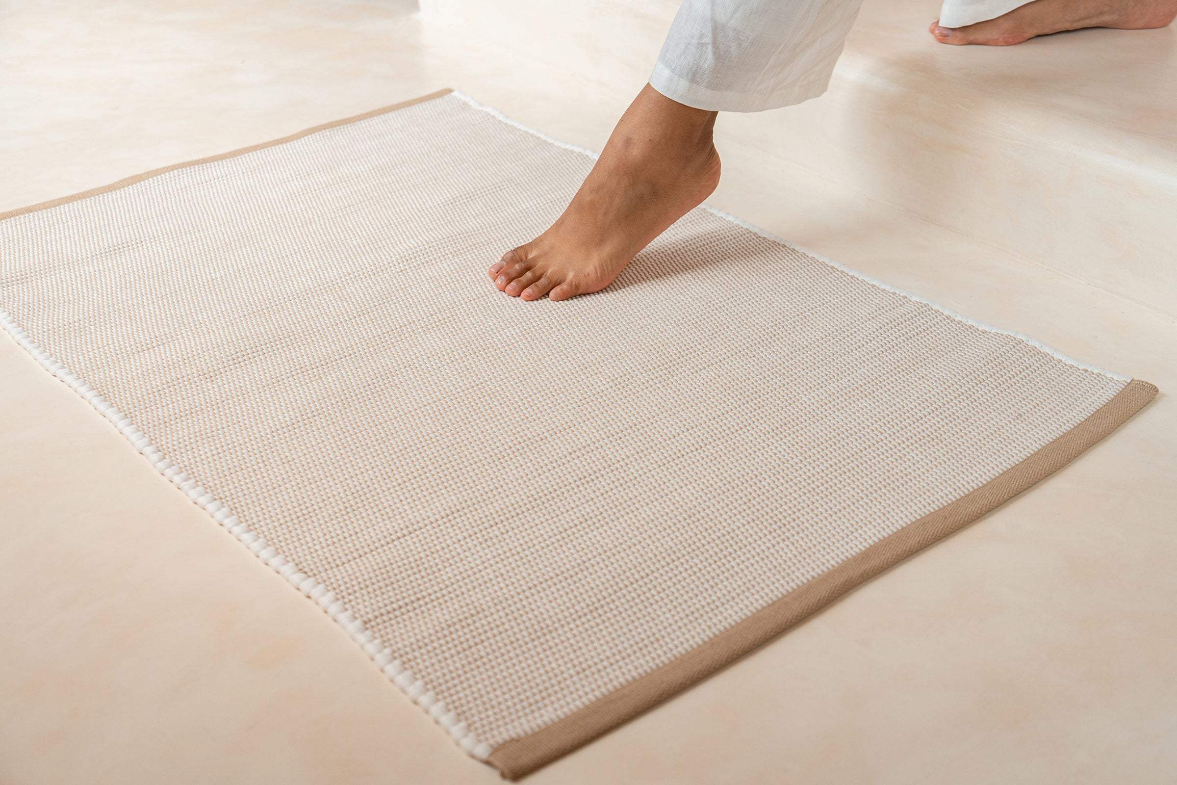 organic-cotton-floor-mats-large-in-white-colour-by-sojao
