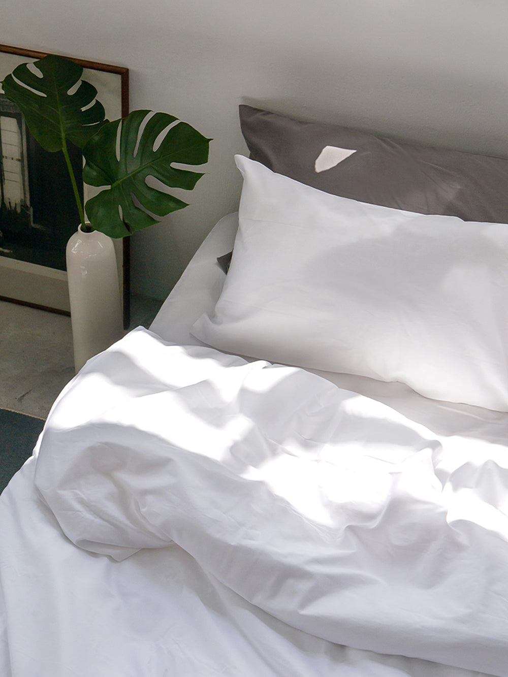 Classic white fitted sheet with stone pillowcase