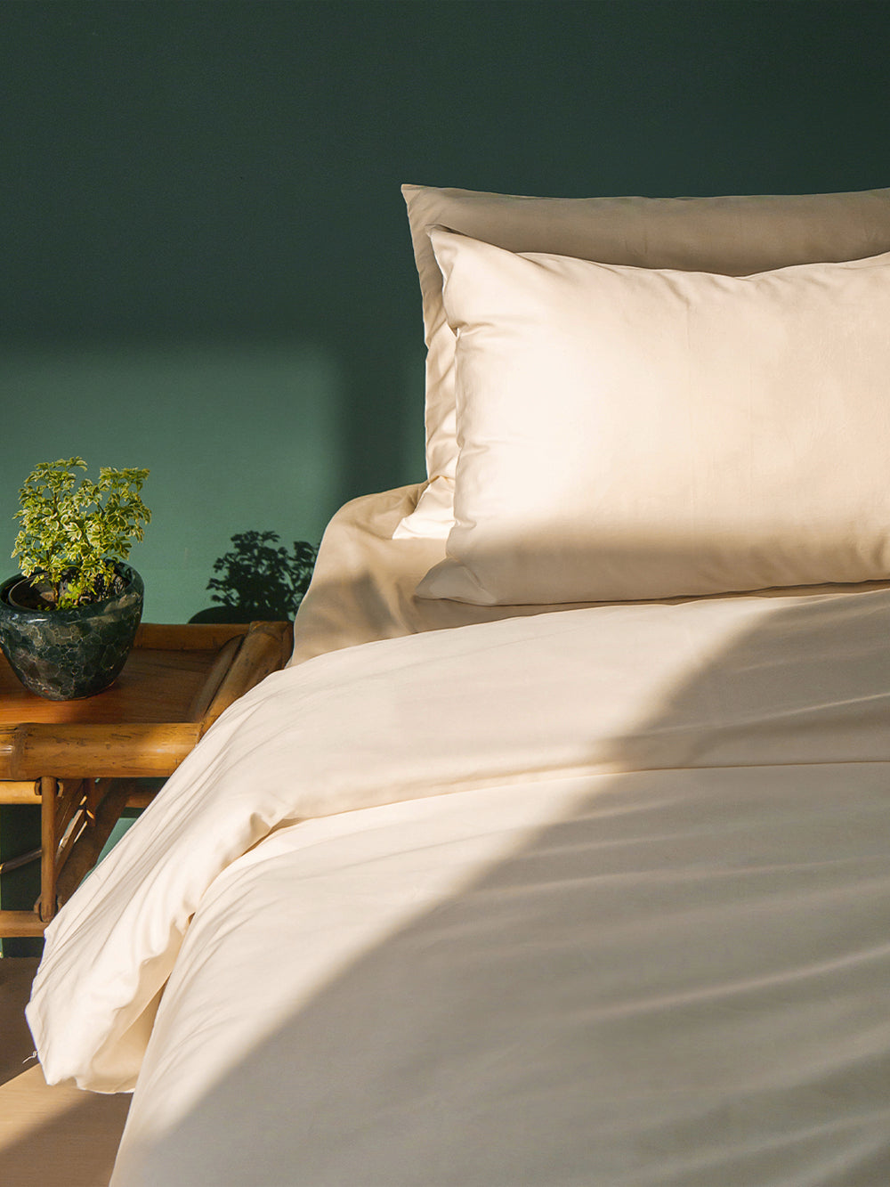 Classic Sateen vs Crisp Percale: The Differences Between Our Collections