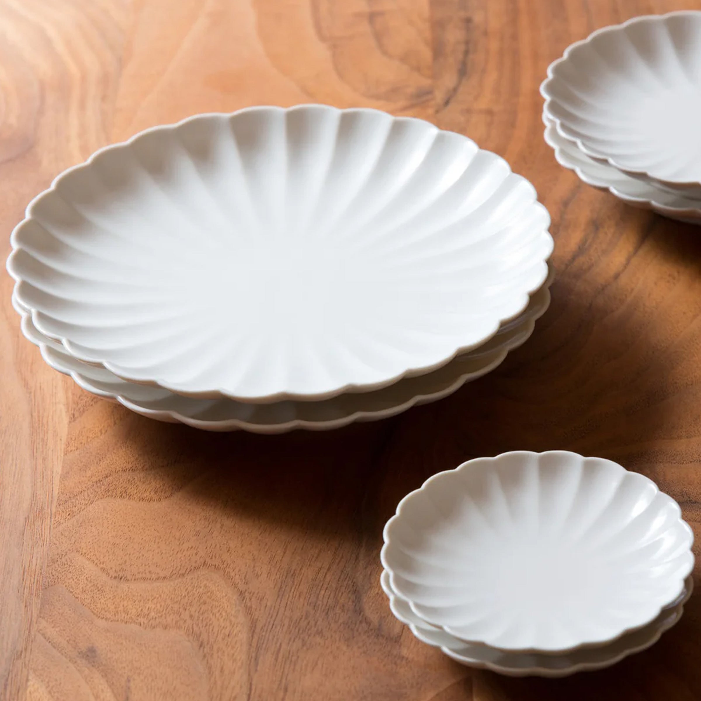 jicon-chrysanthemum-porcelain-plates-by-sojao