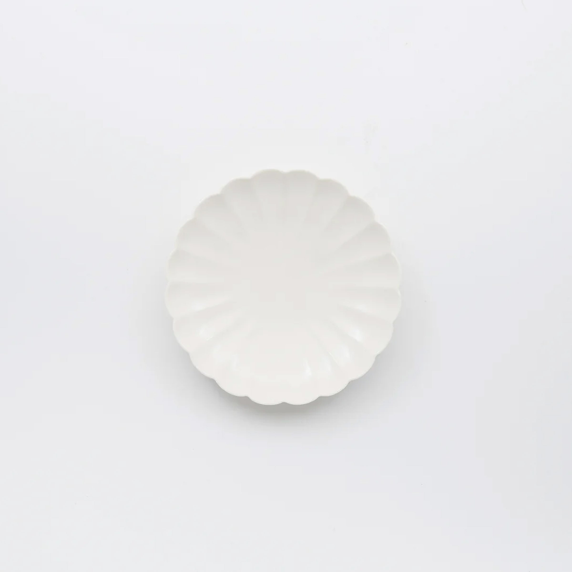 small-jicon-chrysanthemum-porcelain-plates-by-sojao