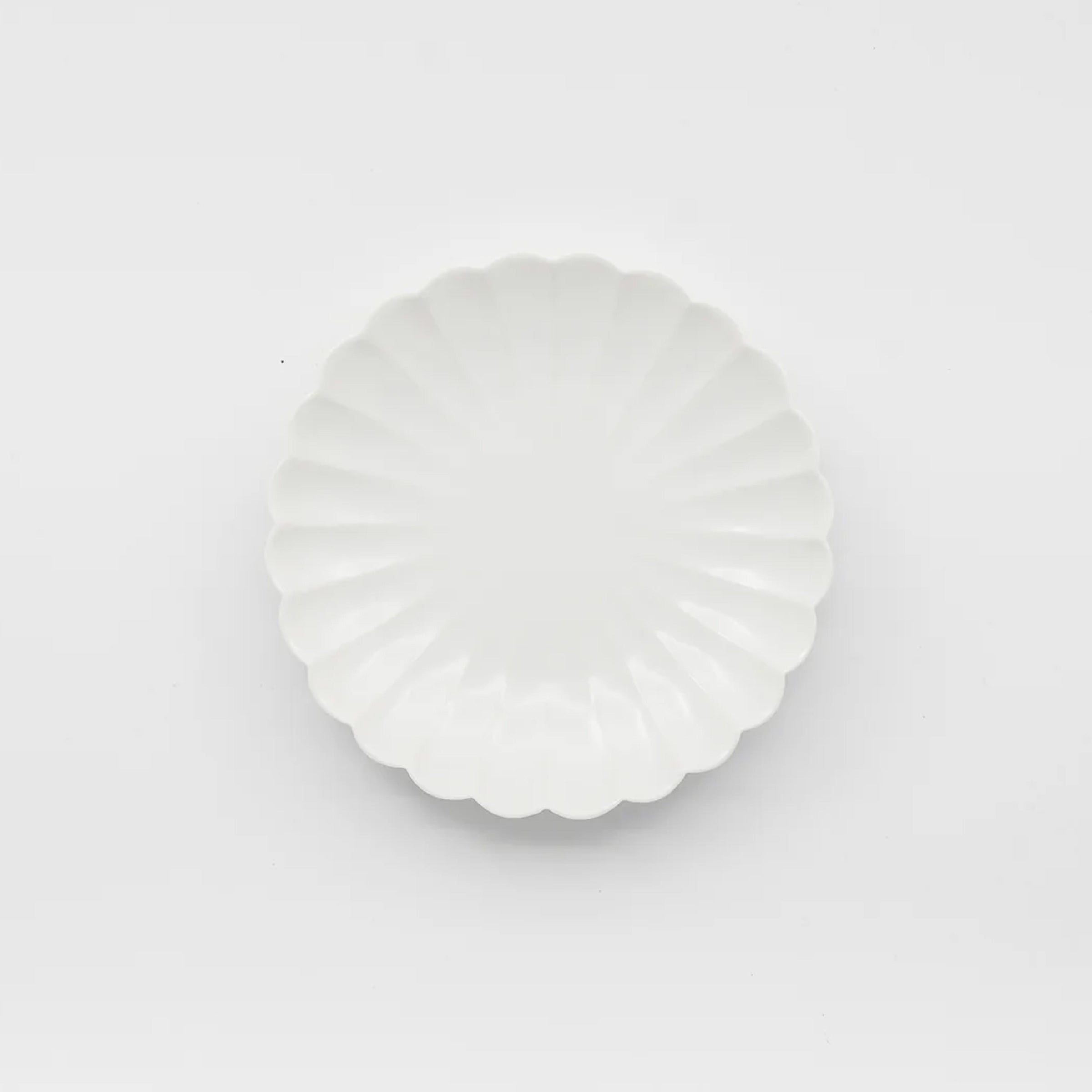 medium-jicon-chrysanthemum-porcelain-plates-by-sojao