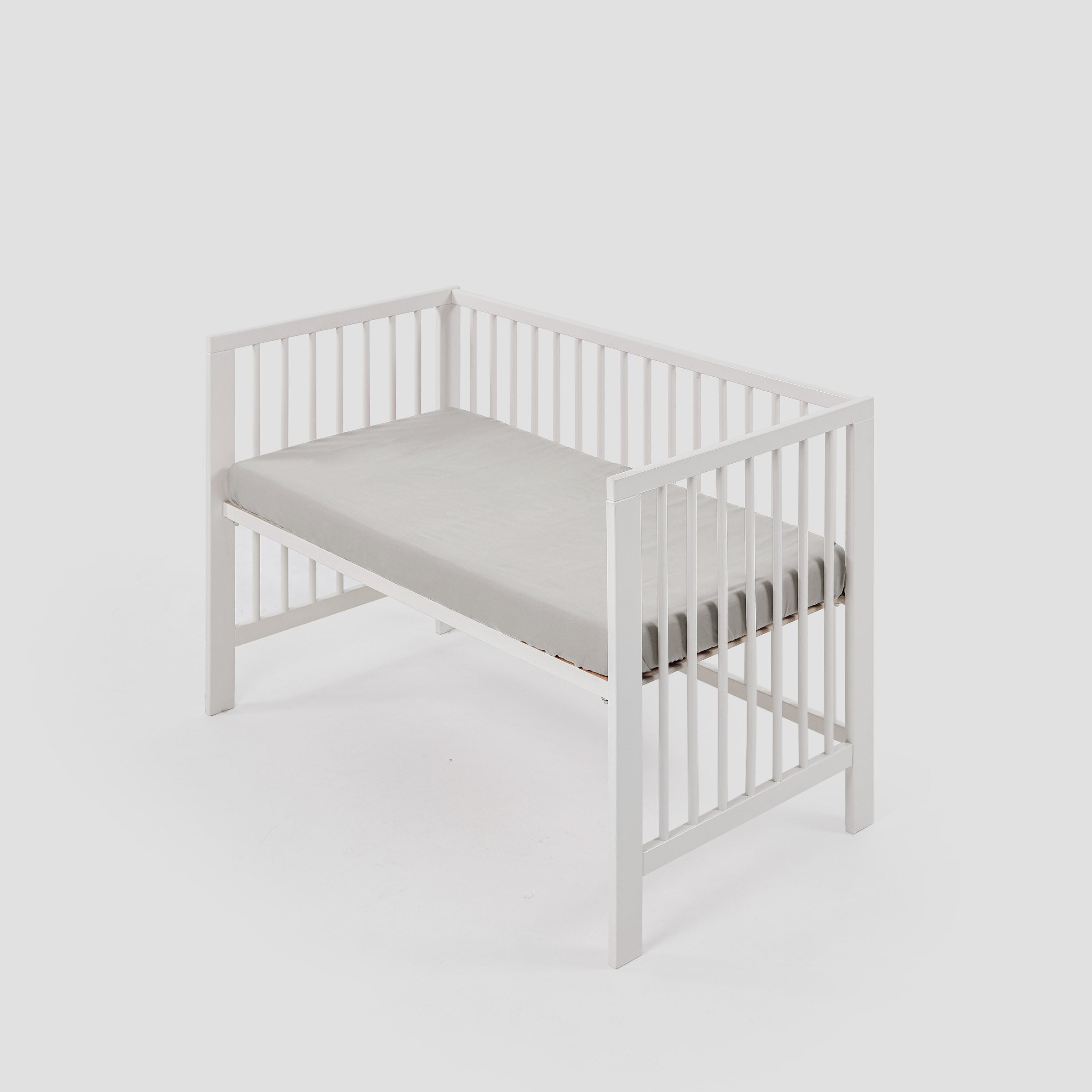 organic-classic-baby-cot-fitted-sheet-in-cloud-colour-inside-a-cot-by-sojao