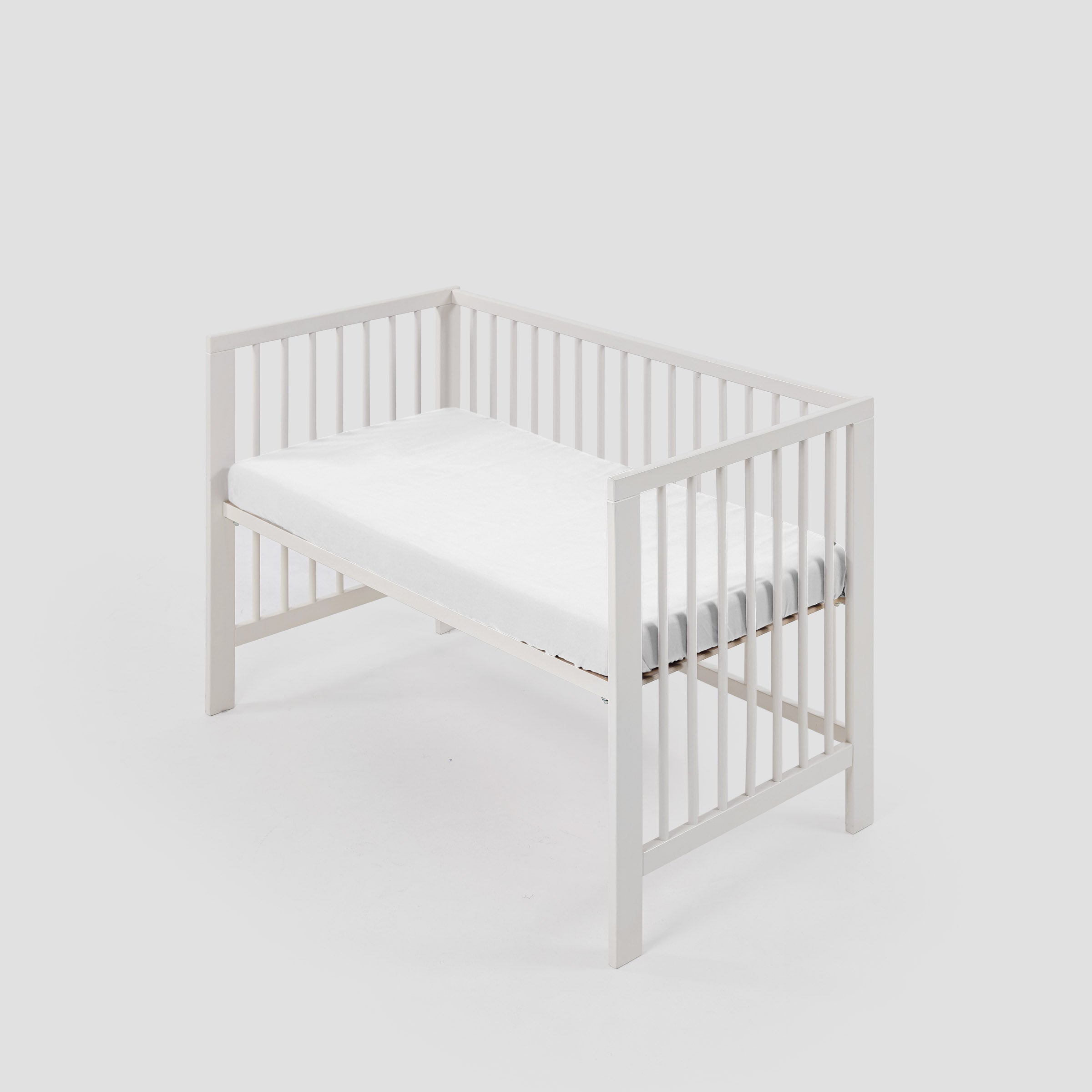 organic-classic-baby-cot-fitted-sheet-in-white-colour-inside-a-cot-by-sojao