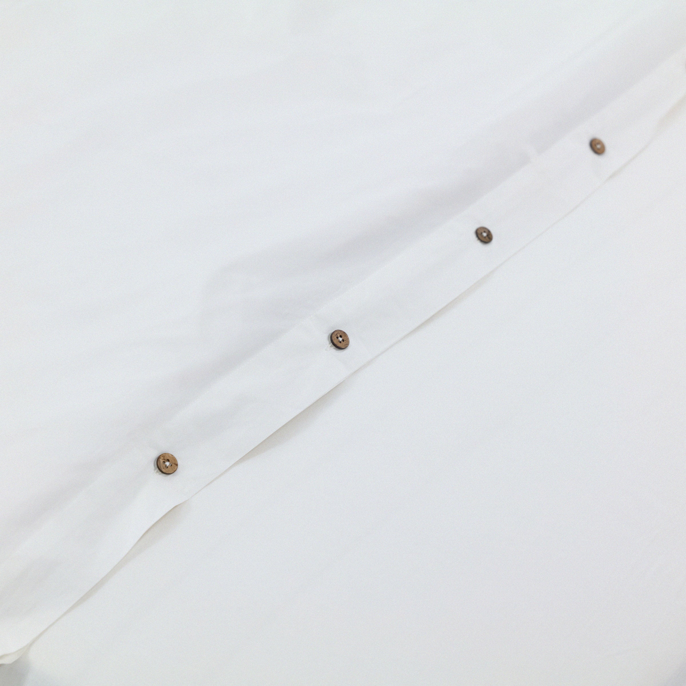 crisp-white-duvet-cover-coconut-buttons-by-sojao