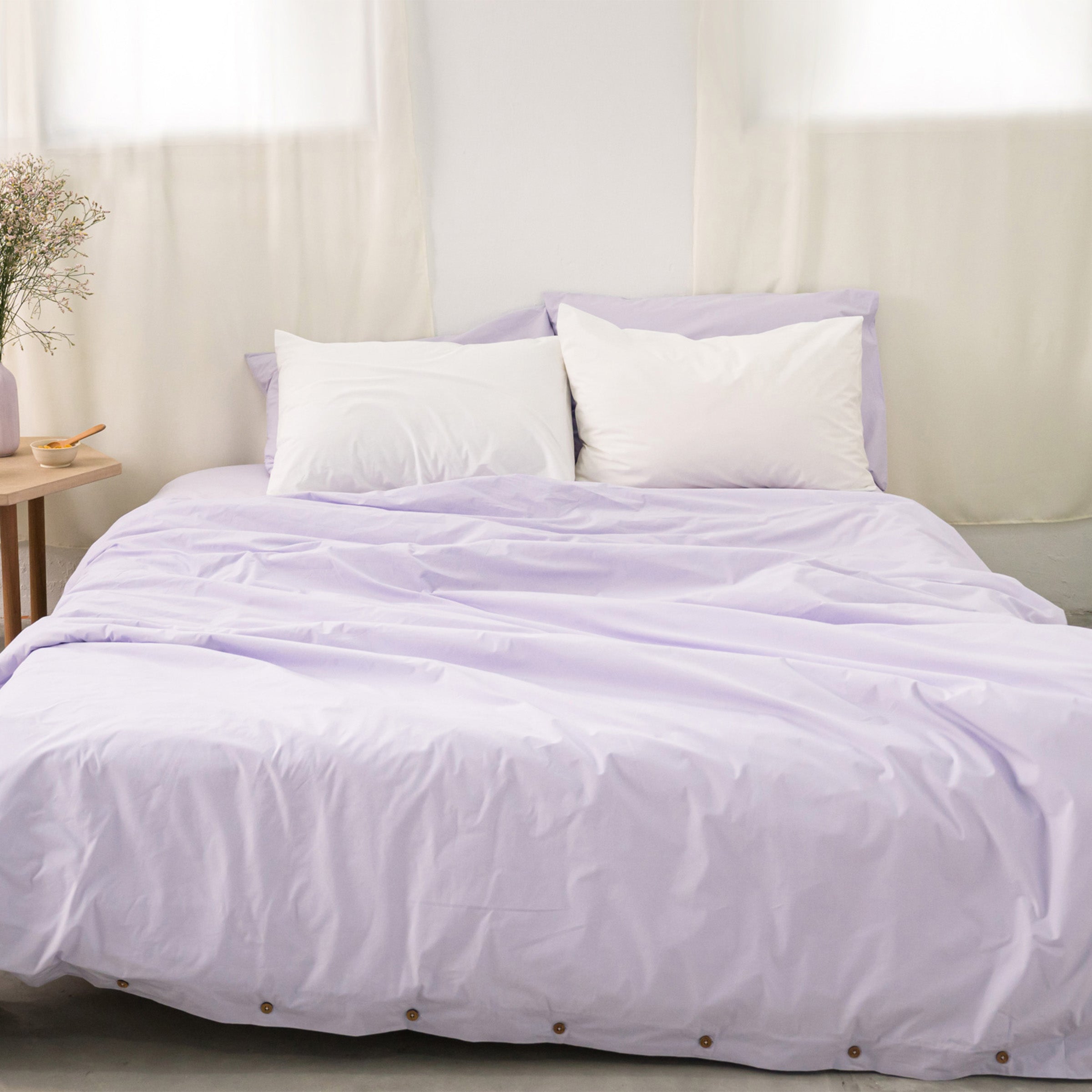 classic-lilac-purple-duvet-cover-in-bedroom-by-sojao