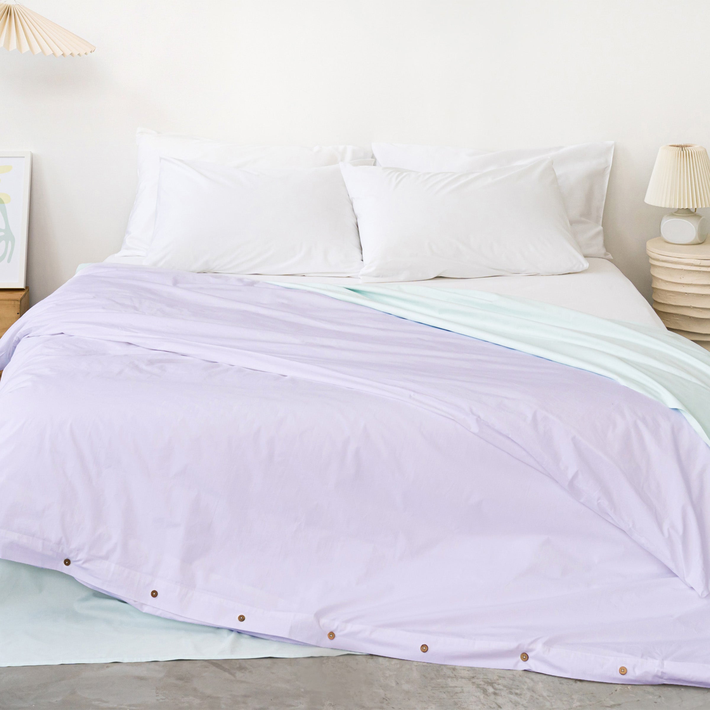 classic-lilac-duvet-cover-in-bedroom-by-sojao