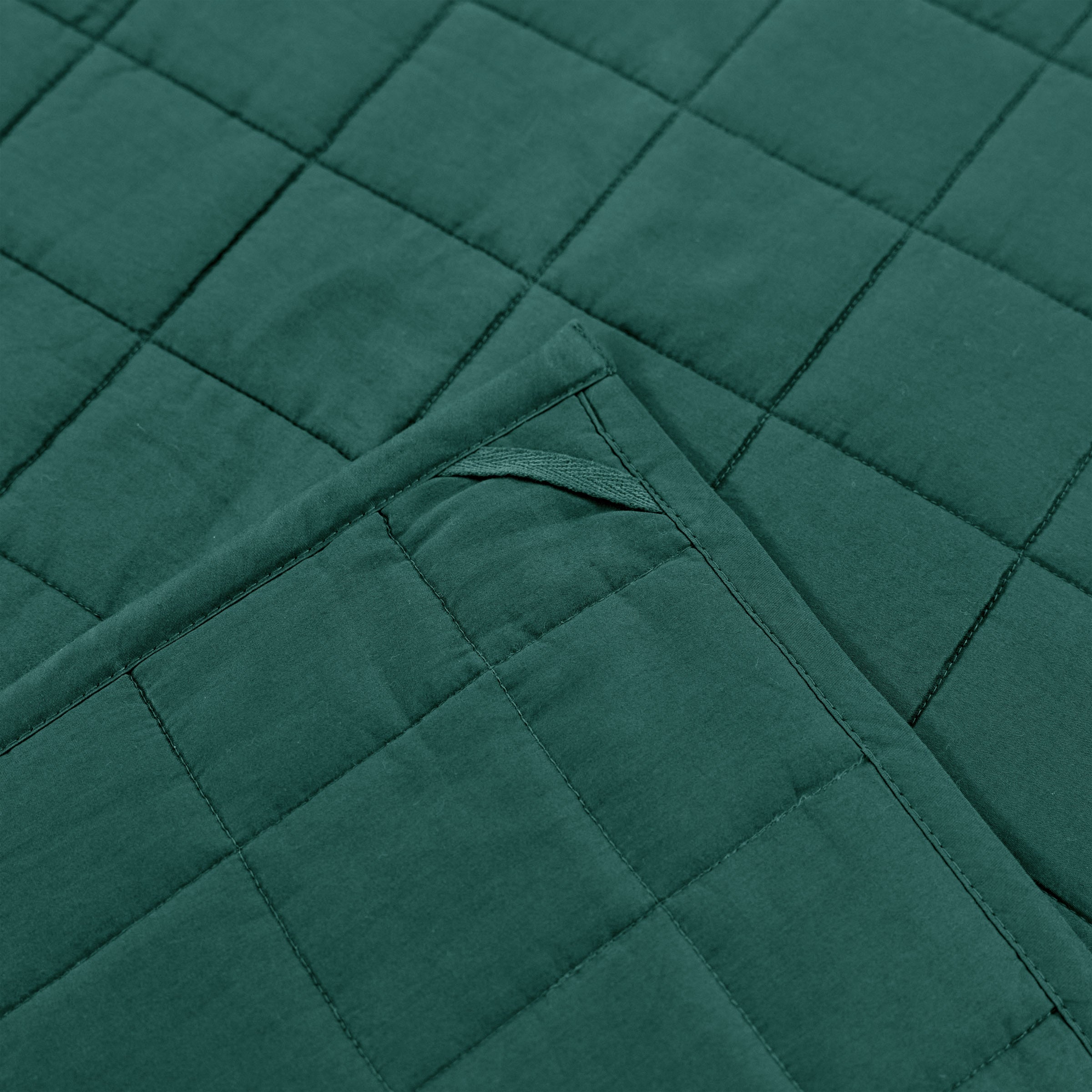 organic-cotton-quilt-in-forest-colour-corner-loop-detail-by-sojao