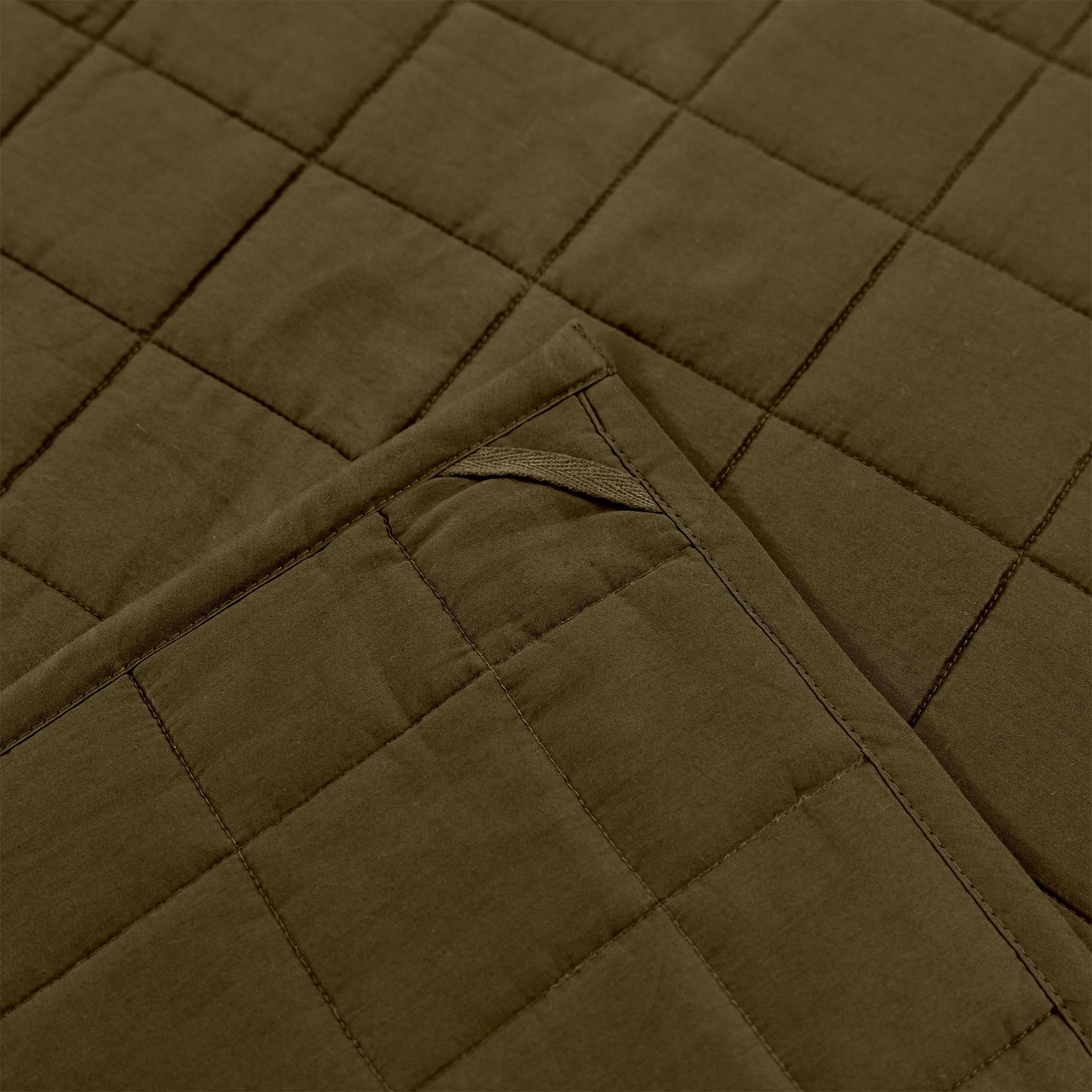 organic-cotton-quilt-in-moss-colour-corner-loop-detail-by-sojao