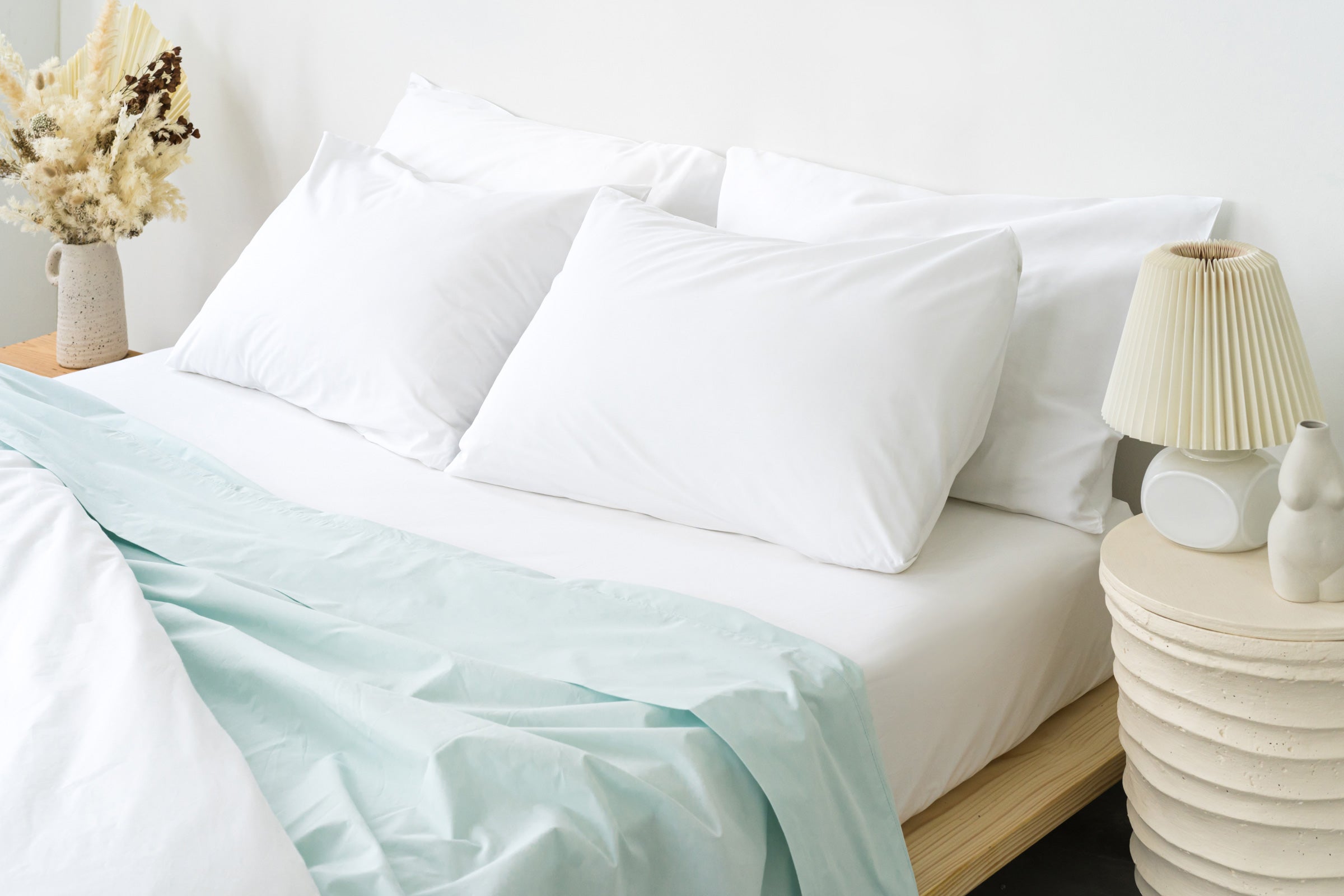 crisp-white-fitted-sheet-duvet-cover-pillowcase-pair-mint-flat-sheet-by-sojao.jpg