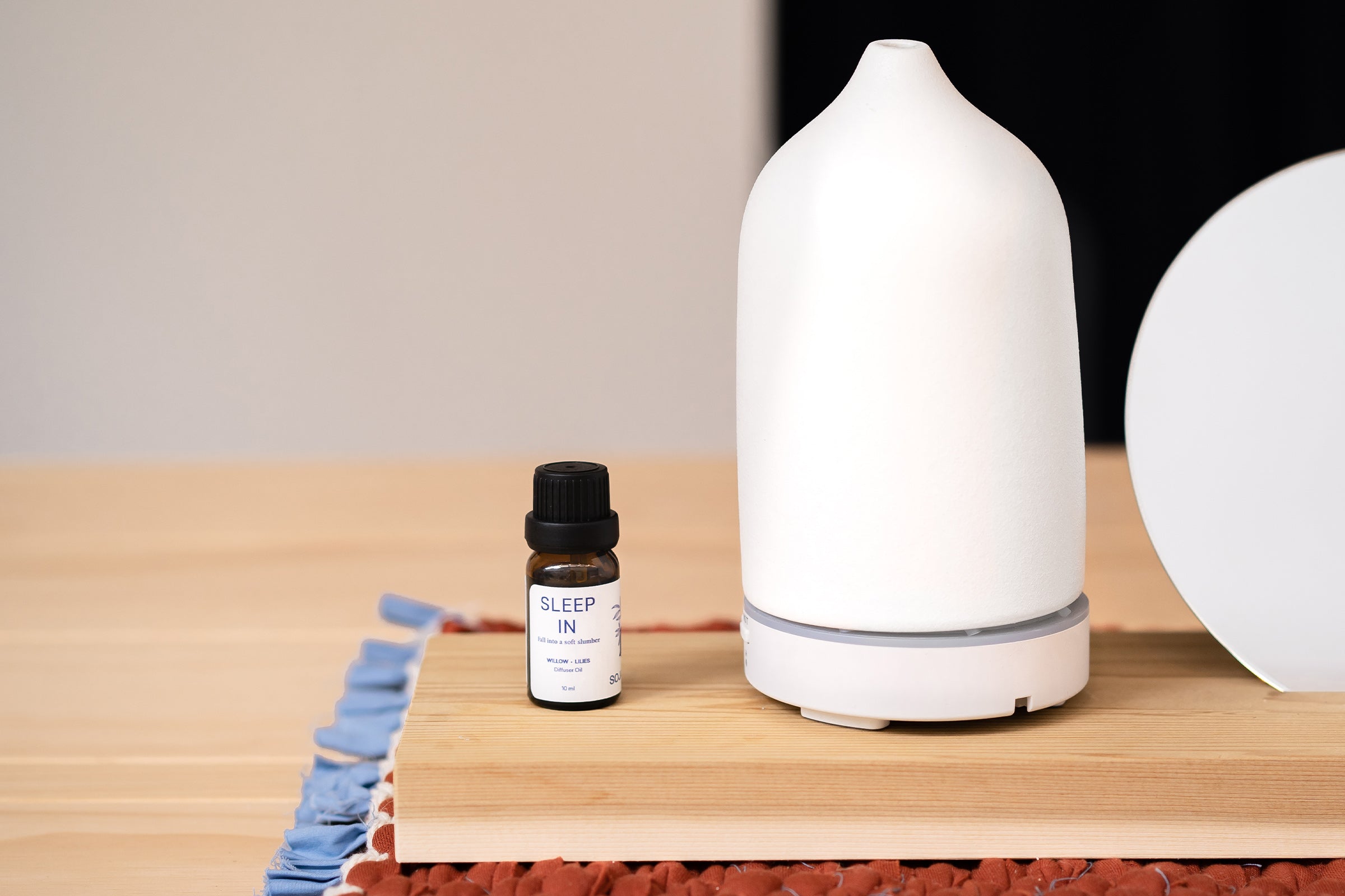diffuser-oil-sojao-x-oasis-sleep-in-room-and-sheets-spray-front-shot-by-sojao