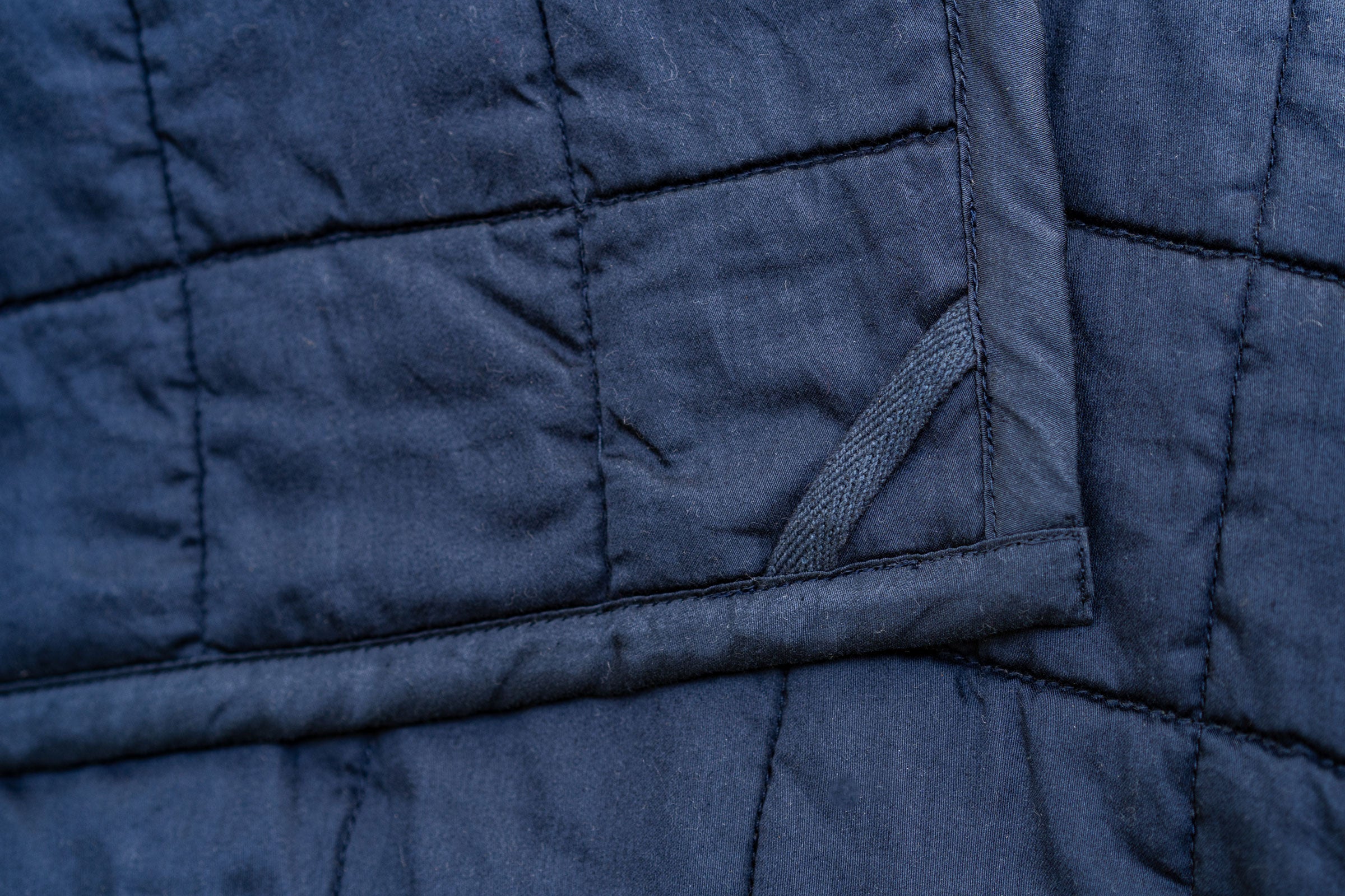 navy-organic-cotton-quilt-close-up-shot-by-sojao.jpg