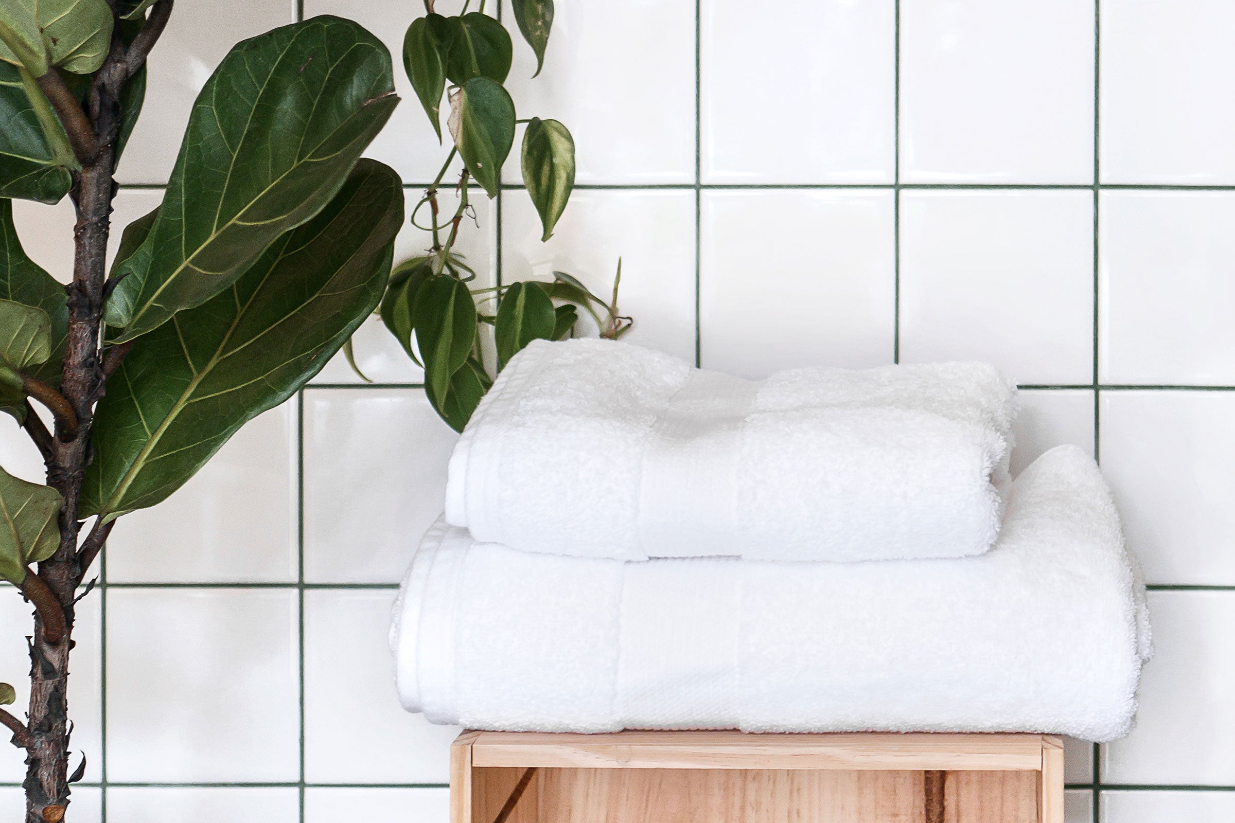 white-organic-bath-towel-couple-by-sojao.jpg